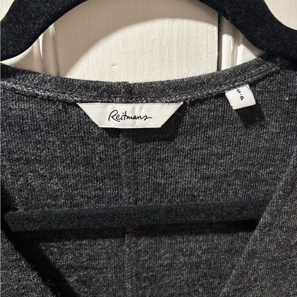 💕3/$25💕 Reitmans Long-Sleeve V-Neck Semi-Fitted Sweater - Picture 6 of 8